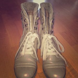 Grayish brownish boots!